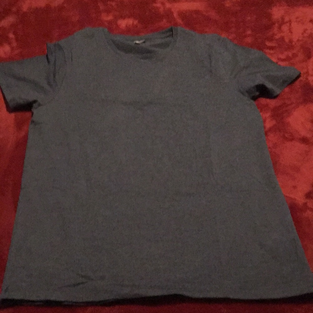 Men’s tee shirt in good condition.